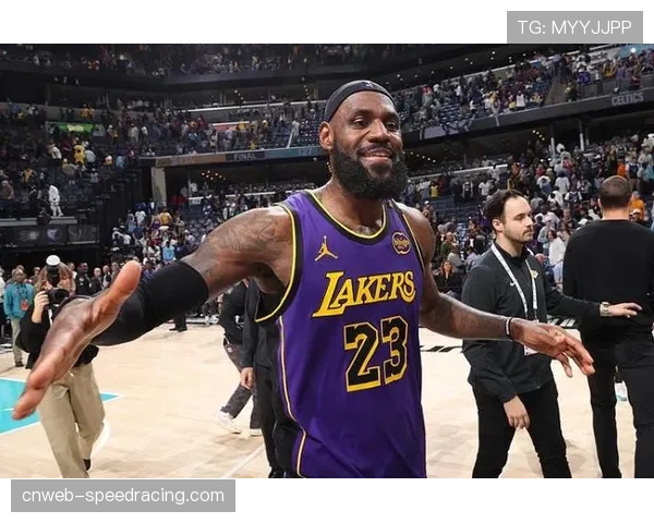 湖人迎战勇士关键卡位战，詹姆斯出战状态升级为大概率